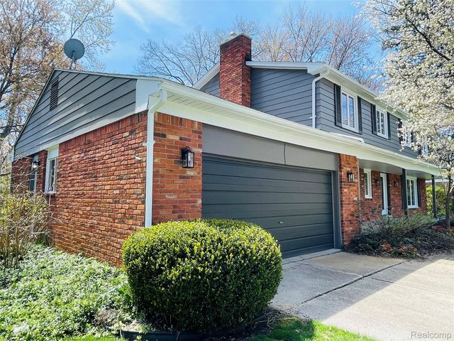 600 SEDGEFIELD Drive, Bloomfield Charter Township, MI 48304