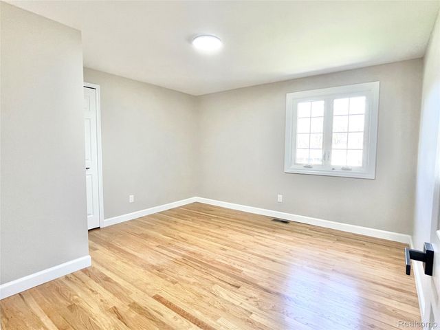 600 SEDGEFIELD Drive, Bloomfield Charter Township, MI 48304