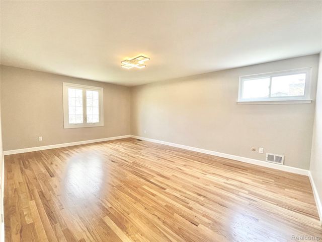 600 SEDGEFIELD Drive, Bloomfield Charter Township, MI 48304