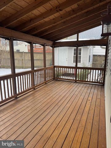 2406 S DINWIDDIE ST, Arlington, VA 22206