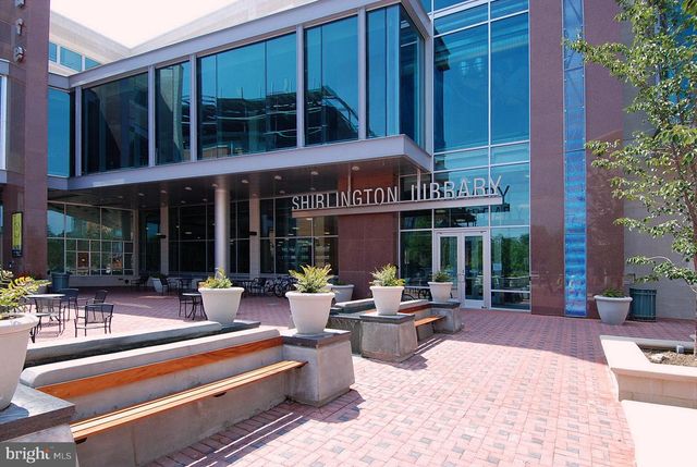 2406 S DINWIDDIE ST, Arlington, VA 22206