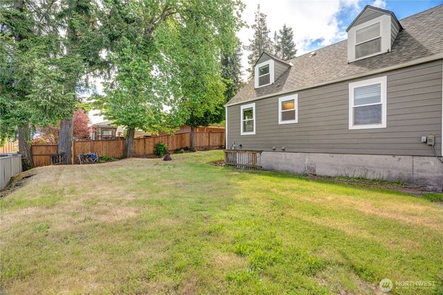 7611 27th Street W, Tacoma, WA 98466