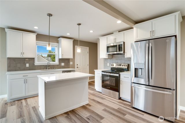 7611 27th Street W, Tacoma, WA 98466
