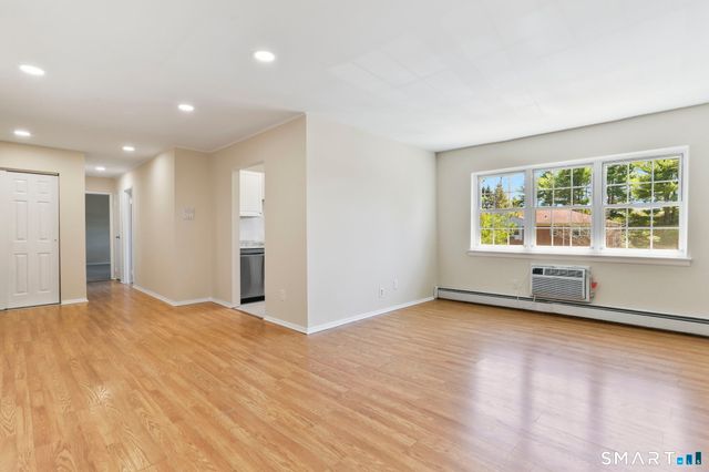 1070 New Haven Avenue 72, Milford, CT 06460