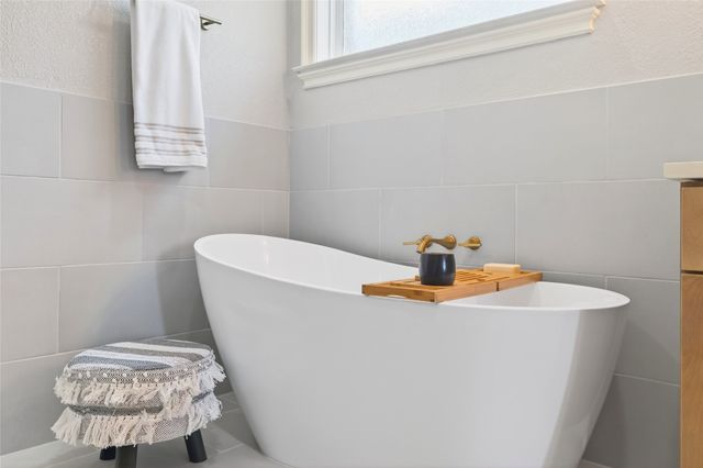 8232 Fenwick Drive, North Richland Hills, TX 76182