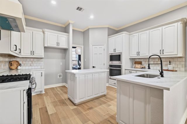 8232 Fenwick Drive, North Richland Hills, TX 76182