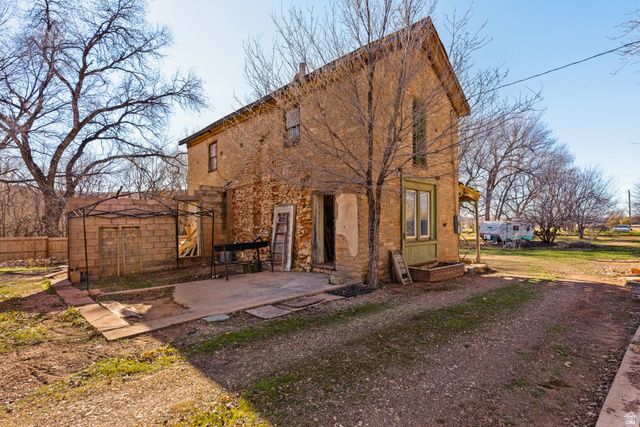 83 W 100 S, Virgin, UT 84779