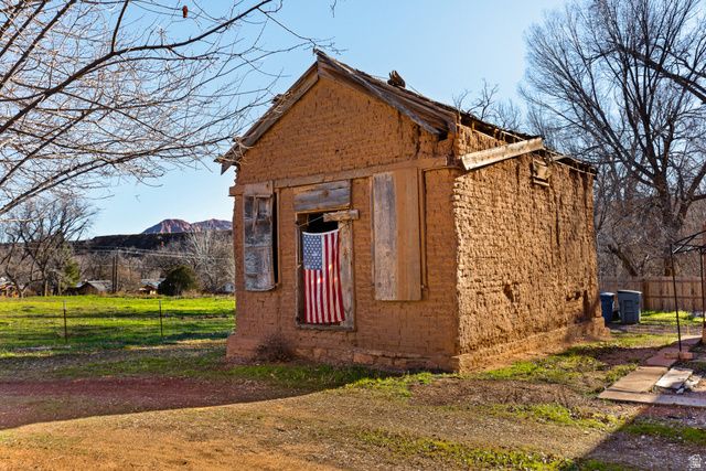 83 W 100 S, Virgin, UT 84779