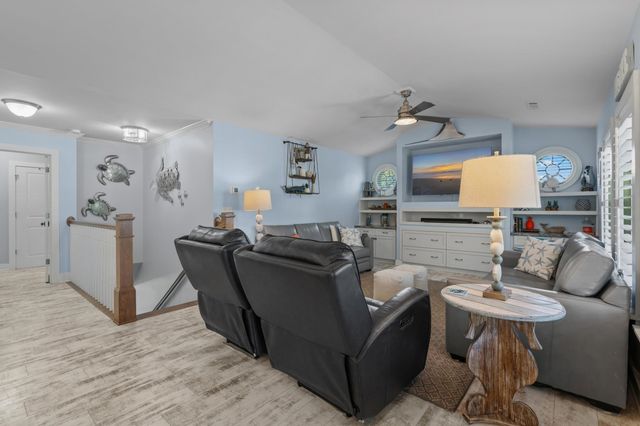 318 N Oak Dr., Surfside Beach, SC 29575