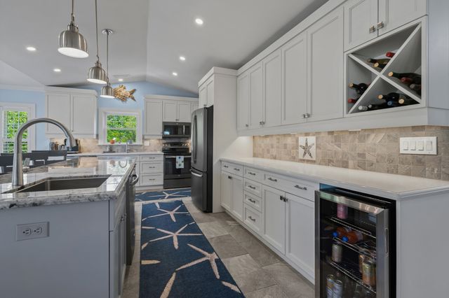 318 N Oak Dr., Surfside Beach, SC 29575