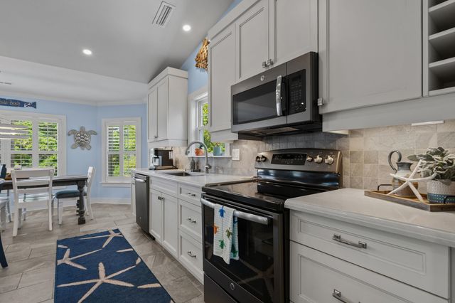 318 N Oak Dr., Surfside Beach, SC 29575