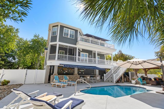 318 N Oak Dr., Surfside Beach, SC 29575