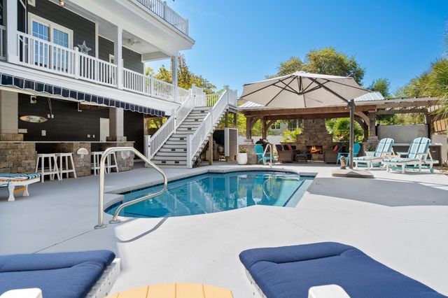 318 N Oak Dr., Surfside Beach, SC 29575