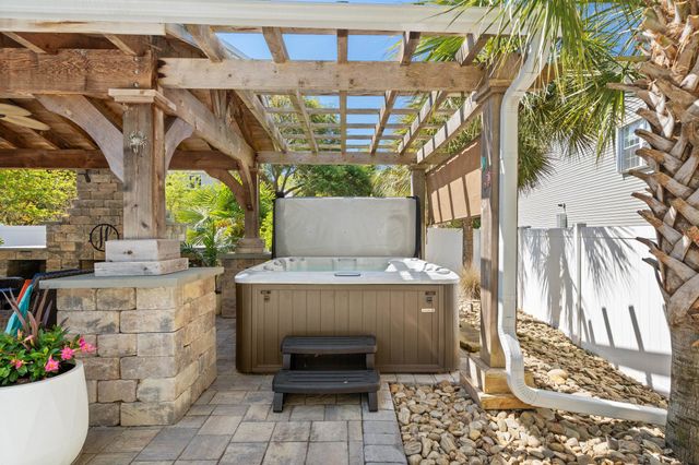 318 N Oak Dr., Surfside Beach, SC 29575