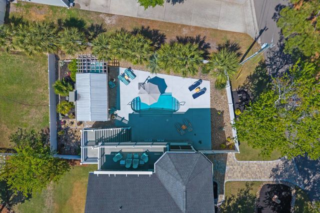318 N Oak Dr., Surfside Beach, SC 29575