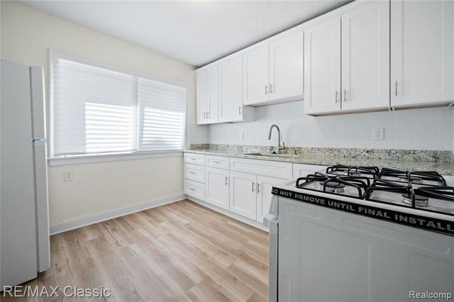 7239 Barrie Street, Dearborn, MI 48126