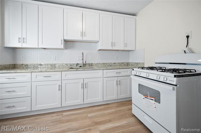 7239 Barrie Street, Dearborn, MI 48126