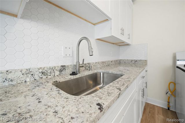 7239 Barrie Street, Dearborn, MI 48126