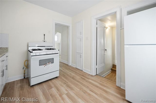 7239 Barrie Street, Dearborn, MI 48126