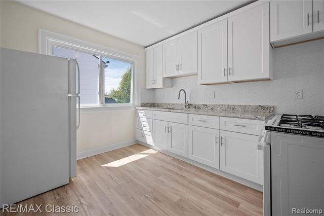 7239 Barrie Street, Dearborn, MI 48126