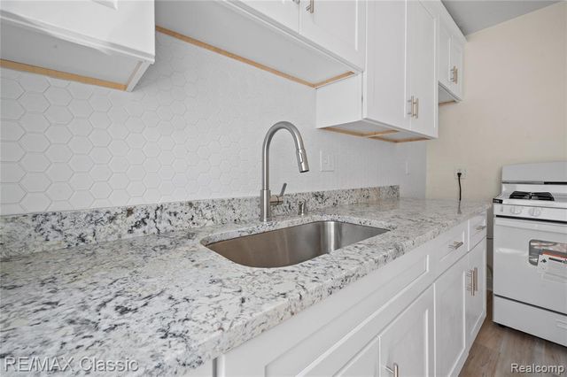 7239 Barrie Street, Dearborn, MI 48126