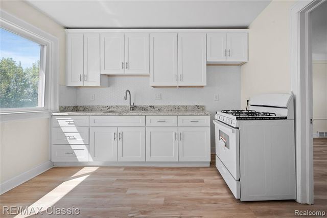 7239 Barrie Street, Dearborn, MI 48126