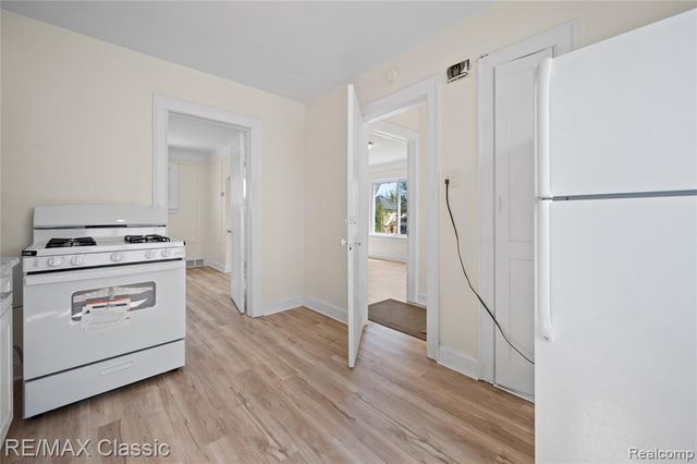 7239 Barrie Street, Dearborn, MI 48126