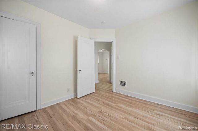 7239 Barrie Street, Dearborn, MI 48126