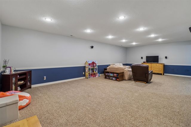 703 W Orchard Avenue, Indianola, IA 50125