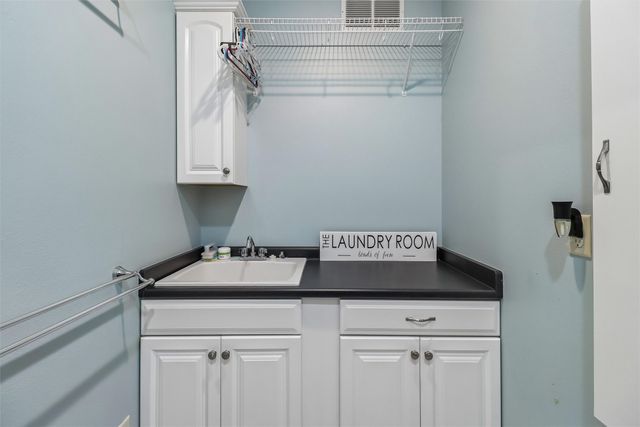 703 W Orchard Avenue, Indianola, IA 50125