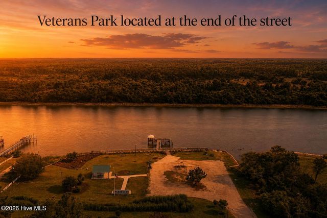 131 NE 15th Street, Oak Island, NC 28465