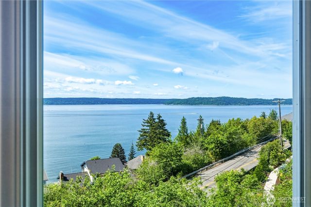 5802 Upland Terrace NE, Tacoma, WA 98422