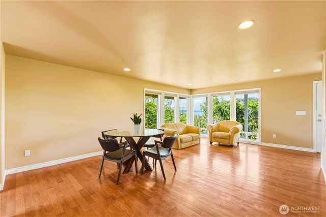 5802 Upland Terrace NE, Tacoma, WA 98422