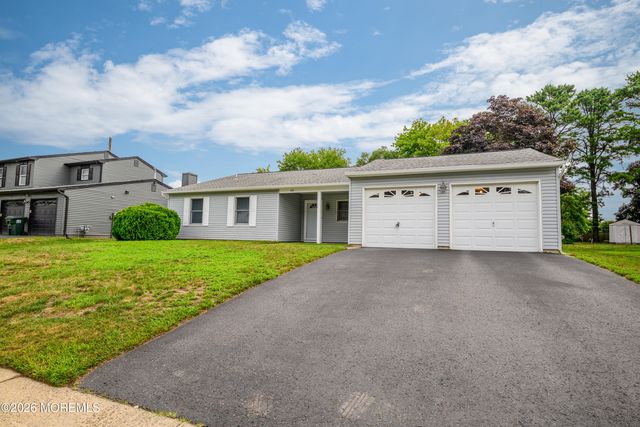 48 Starlight Road, Howell, NJ 07731
