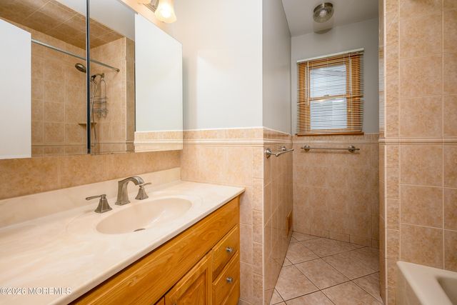 48 Starlight Road, Howell, NJ 07731