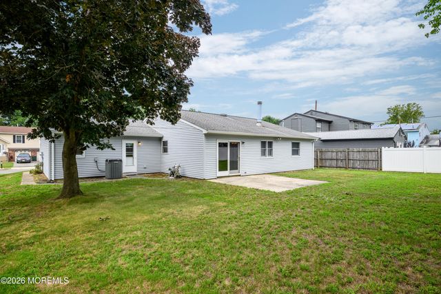 48 Starlight Road, Howell, NJ 07731