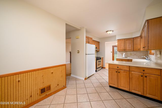 48 Starlight Road, Howell, NJ 07731