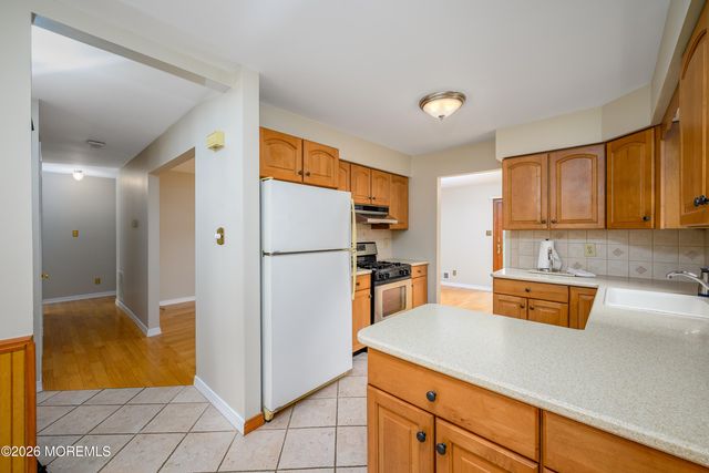 48 Starlight Road, Howell, NJ 07731