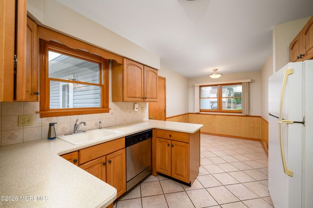 48 Starlight Road, Howell, NJ 07731