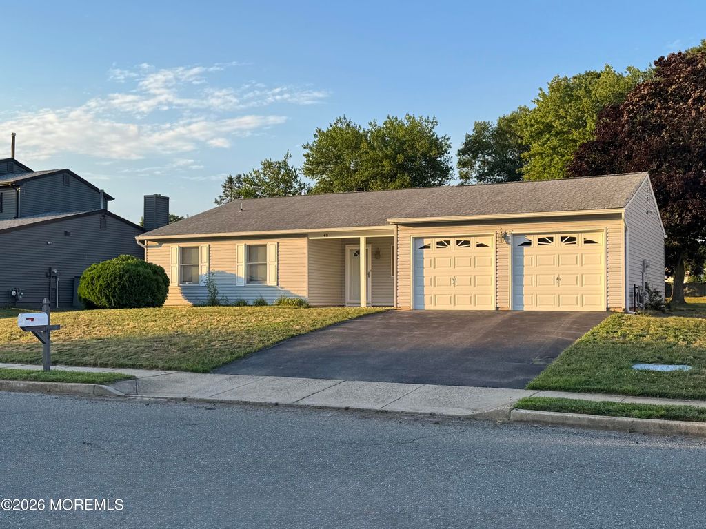 48 Starlight Road, Howell, NJ 07731
