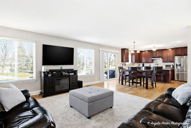 6710 Killala Drive, Mchenry, IL 60050