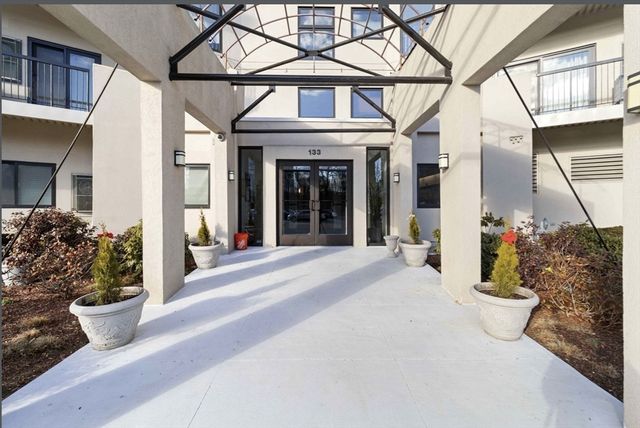 133 Commander Shea Blvd 219, Quincy, MA 02171