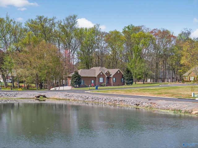 511 Tahoe Trail, Albertville, AL 35950