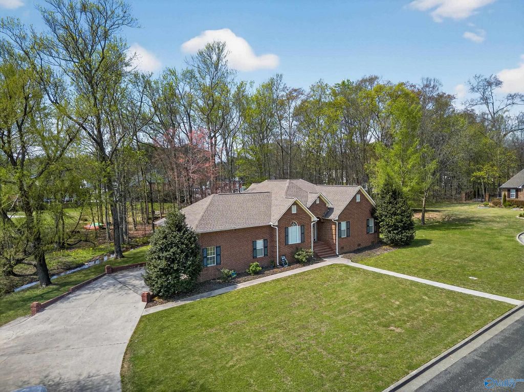 511 Tahoe Trail, Albertville, AL 35950