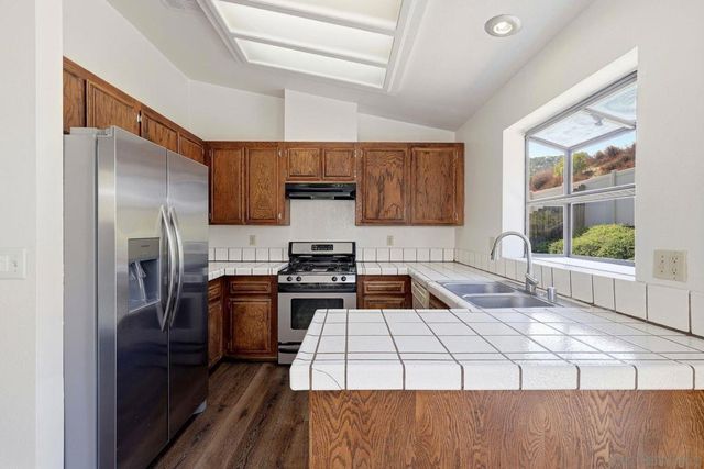 13335 Sneezy Ct., El Cajon, CA 92021