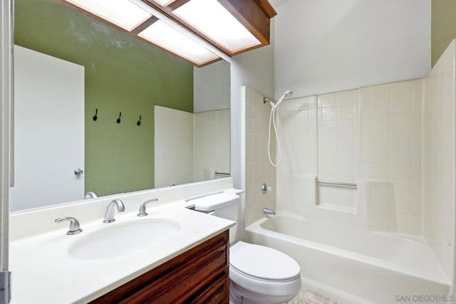 13335 Sneezy Ct., El Cajon, CA 92021