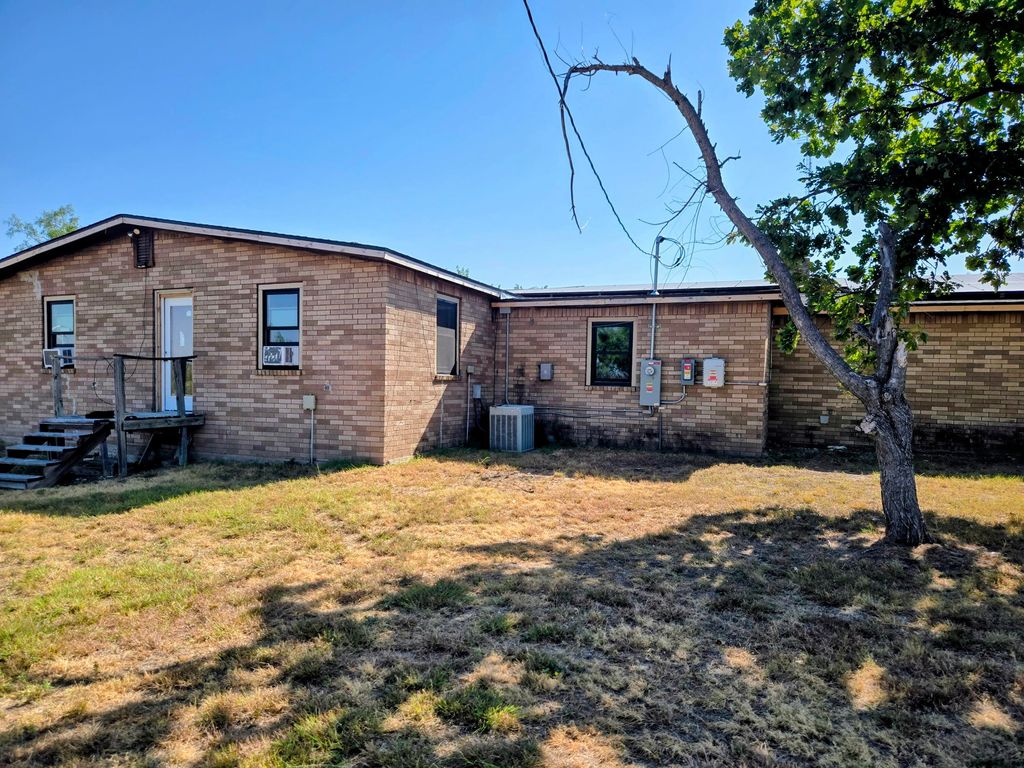 Image 2 of property listing at 1111 Mccall Street, Eden, TX 76837
