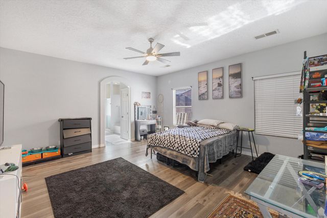 1043 Marapi Street NW, Albuquerque, NM 87120