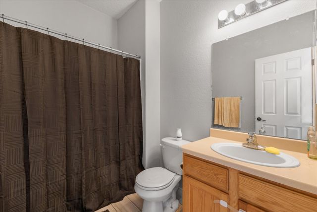 1043 Marapi Street NW, Albuquerque, NM 87120