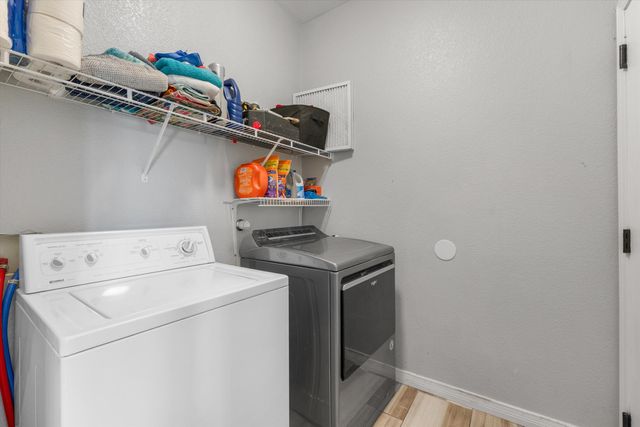 1043 Marapi Street NW, Albuquerque, NM 87120